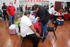 Donación de Sangre por administrativos de la UTP.