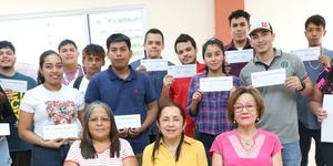 Estudiantes de la UTP Chiriquí reciben apoyo para la adquisición de lentes