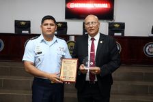Dr. Orlando Aguilar, Decano de la FIM, estuvo presente en la Clausura del IX Diplomado Internacional Técnico Superior en Mantenimiento de Aeronaves.