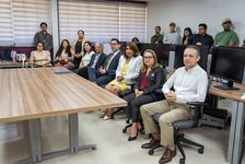 Estudiantes y autoridades de la UTP y el MIVIOT.
