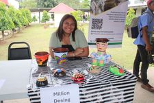 Estudiante egresada de la UTP Coclé con su emprendimiento