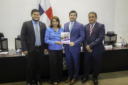 Autoridades de la UTP presentan informe de gestión 2025 ante la Asamblea Nacional.