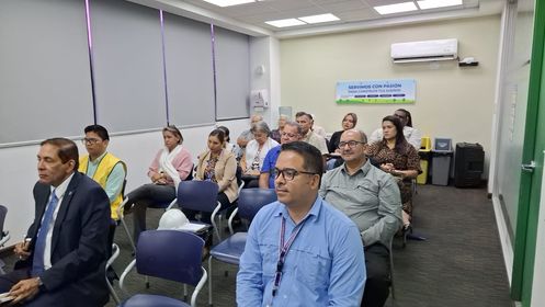 Autoridades participan de conversatorio de sostenibilidad 