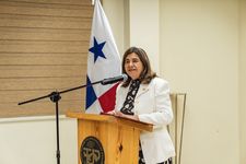La vicerrectora académica participo en representación de la Rectora de la UTP.
