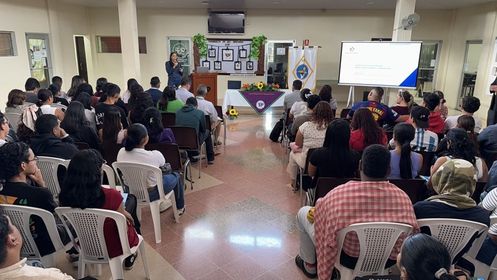 Estudiantes de la FII participan de la Conferencia Evolución del canal de Panamá. 
