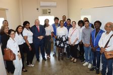 Equipo de trabajo junto a autoridades de la UTP y estudiantes del Centro Regional de Colón.