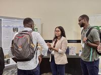 Dra. Yolanda Vásquez, durante la exposición de posters.