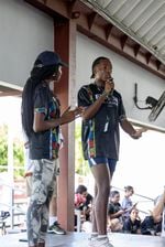 Los estudiantes también cantaron.