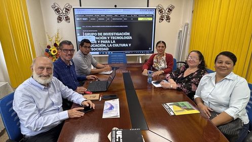 Autoridades se reunen con Docentes de España 