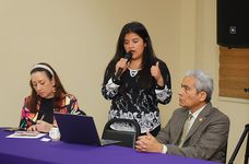 La gerente de proyectos de Consorcio CALDO, Laury Pacheco explica los objetivos de la reunión.