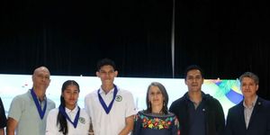 Alan Sánchez y Anais Aguilar, estudiantes del Centro Regional de Veraguas, fueron los campeones de la modalidad Rescue Line en la competencia nacional RoboCup Junior 2025, el viernes 16 de mayo. Créditos: SENACYT.