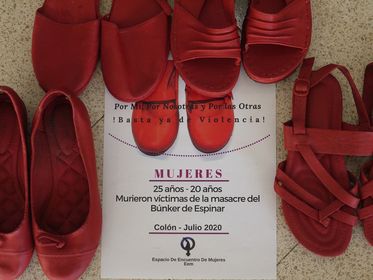 Exposición de Zapatos Rojos 