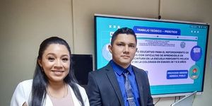 Elisneydis Lima y José Castillo, estudiantes de la Licenciatura en Informática Aplicada a la Educación del Centro Regional de Veraguas, sustentaron su trabajo de graduación correspondiente a una Tesis Teórico-Práctica el 25 de abril.