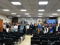 Autoridades docentes y Estudiantes participan de la Conferencia Internacional del Dr. Montes.