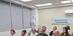 Autoridades participan de conversatorio de sostenibilidad 