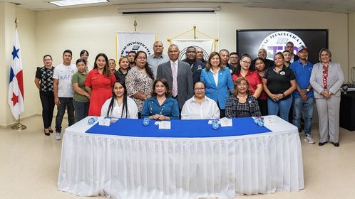 UTP realiza acto cívico del inicio de clases 2026 del Centro DVLS