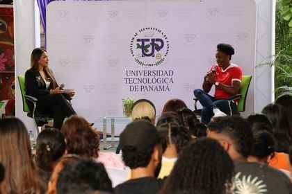 La boxeadora panameña Atheyna Bylon participó en un conversatorio con la presentadora de deportes, Nicolle Ferguson.