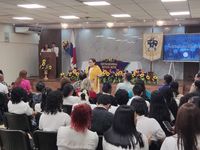 Mgtr. Itzel Loo, subdirectora Académica realiza las palabras de bienvenida. 