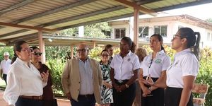 Autoridades y Pares Académico recorren las instalaciones del Centro Regional 