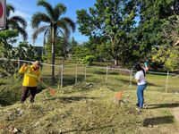 Seis estudiantes participaron activamente en labores de ornato y aseo.