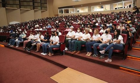 Estudiantes nuevo reciben seminario de Inducción.