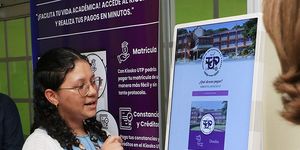 Estudiantes de la UTP realizan trámites rápidos y eficientes con el Kiosco Digital 