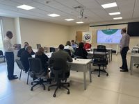 Los talleres se desarrollaron bajo un enfoque prospectivo, permitiendo identificar prioridades estratégicas, brechas críticas y oportunidades de mejora.