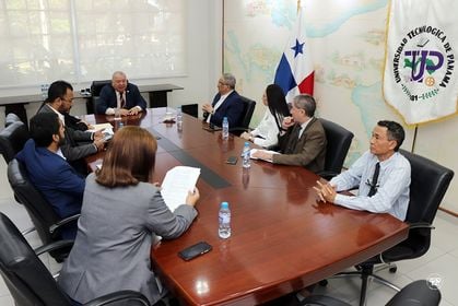 El rector Dr. Omar Aizpurúa encabezó la reunión.