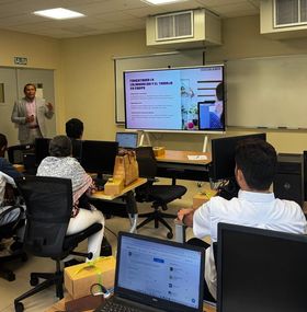 Exposición del tema por Javier Pérez del grupo Business IT. 