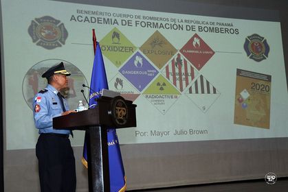 Los bomberos expusieron temas como primeros auxilios.