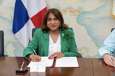 Rectora de la UTP, Dra. Ángela Laguna Caicedo.