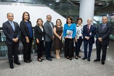 La Rectora Laguna estuvo acompañada de autoridades y directores de la UTP.