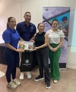 Entrega de Kit a la Dra. Iveth Moreno,  Directora del CR de Chiriquí. 