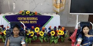 Estudiantes participan en la donación de sangre 