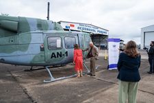 La Rectora Laguna y el Decano de la FIM, Ing. Orlando Aguilar recibieron la nave en las instalaciones del Senan en Tocumen.