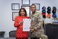 El Senan hizo entrega formal de la entrega de la nave a la Rectora de la UTP, Dra. Ángela Laguna Caicedo.