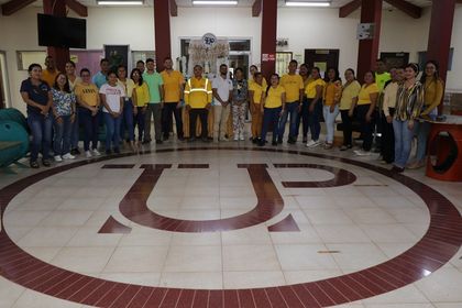 La comunidad universitaria del Centro Regional de Veraguas se vistió de amarillo para concientizar sobre la Endometriosis, el 28 de marzo.