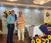 Entrega de Certificado y pergamino al Dr. Humberto Álvarez.  