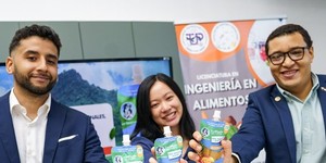 Estudiantes Zhang, Pacheco y Palacios.