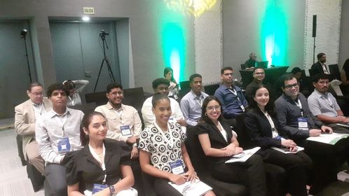 Estudiantes del V año de la carrera de Ingeniería Electromecánica tomaron parte activa en el Renpower Centroamérica el 14 y 15 de mayo en el Hotel Las Américas Golden Tower.