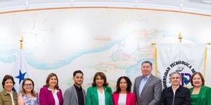 Bethancourt y Cisneros fueron recibidos por las autoridades universitarias, encabezadas por la rectora Ing. Ángela Laguna, y acompañados por la Ing. Cecibel Castrellón, directora de Gestión y Transferencia del Conocimiento