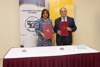 Firma de convenio entre la UTP y DHL.