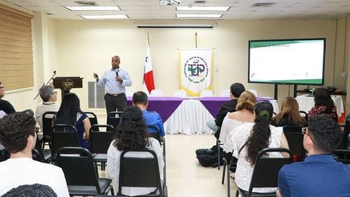 La conferencia fue dictada por el Dr. Jonathan Gideon, de la Universidad de Estocolmo.