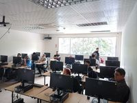 Estudiantes en el taller.