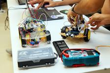 Armado de robots, su programación y componentes básicos.