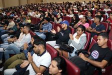 Estudiantes de la FII presentes en el Teatro Auditorio.