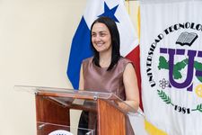 La directora de Equiparación de Oportunidades, Lcda. María Victoria Arce exhortó a las participantes a seguir apoyando los derechos por la igualdad de género.