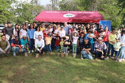 El Centro Regional de la Universidad Tecnológica de Panamá (UTP), en Veraguas, fue sede de la actividad "Sembrando con inclusión, árboles para el futuro", conmemorando los 17 años de la creación del Centro de Rehabilitación Integral (Reintegra) en la provincia de Veraguas, el pasado 7 de julio.