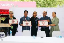 Entrega de letreros acrílicos  sobre la ley 13 del 24 de enero de 2008.