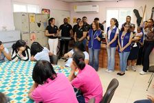 El grupo musical Melodías UTP le cantó a las 17 chicas que actualmente se encuentran en este hogar.